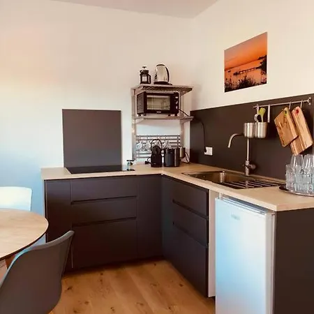 アパート Frisch Renovierte Fewo, In Zentraler Lage ゼリン