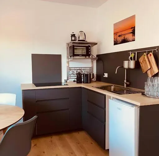 アパート Frisch Renovierte Fewo, In Zentraler Lage ゼリン